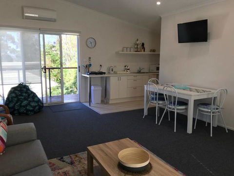 The Lake Guesthouse - Tourism Townsville 2