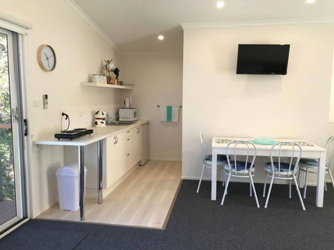 The Lake Guesthouse - Tourism Townsville 1