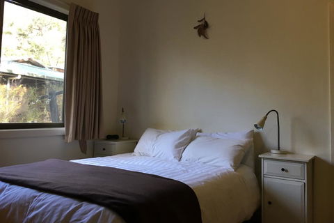 The Ledge Holiday House - Tourism Townsville 3