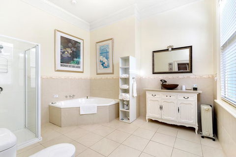The Madsen Boutique Hotel - Tourism Townsville 3