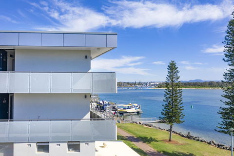 The Mid Pacific - Tourism Townsville 0