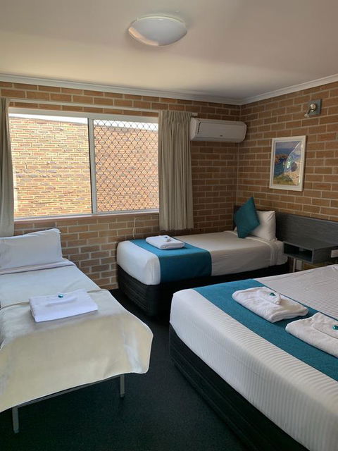 The Oaks Hotel Motel - Tourism Townsville 3