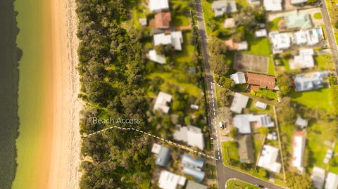 The Old Cottage @ Cowes - Tourism Townsville 3