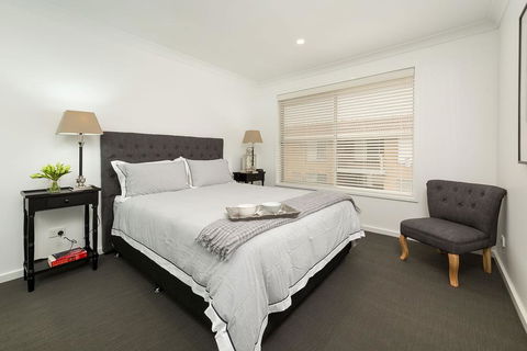 The Provincial - Central & Sophisticated - Tourism Townsville 3