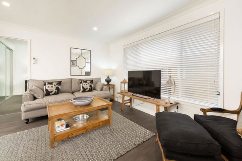 The Provincial - Central & Sophisticated - Tourism Townsville 0
