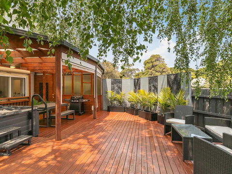 The Resort At 222 - Tourism Townsville 1