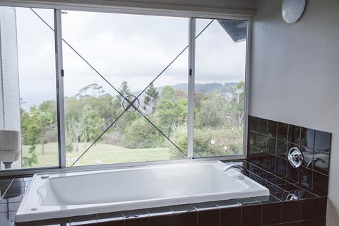 The Retreat Tamborine Mountain - Tourism Townsville 1