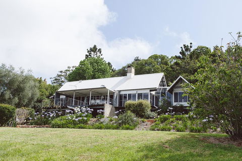The Retreat Tamborine Mountain - Tourism Townsville 0