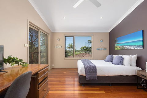 The Richmond Beach Villa - Tourism Townsville 1