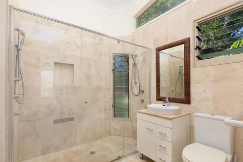 The Richmond Beach Villa - Tourism Townsville 2