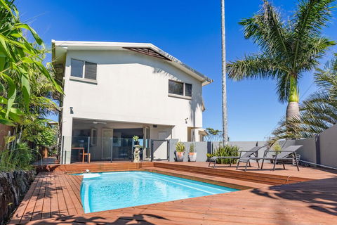 The Richmond Beach Villa - Tourism Townsville 0