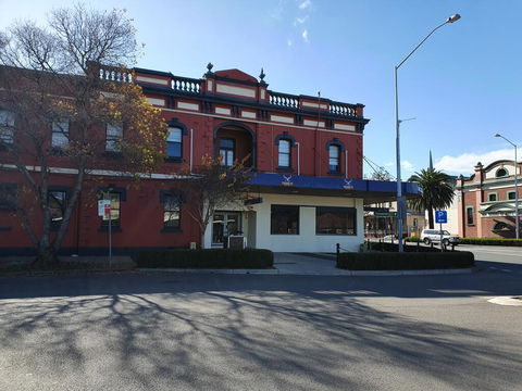 The Royal Hotel - Tourism Townsville 0
