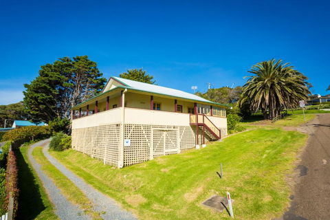 The Seamist Cottage - Tourism Townsville 1