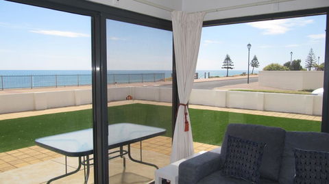 The Somerton Beach Retreat - Tourism Townsville 0