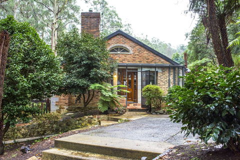 The Stone On The Hill - 3 Bedroom House - Tourism Townsville 1