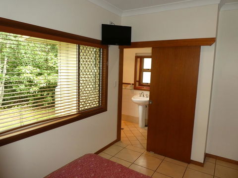 The Summit Rainforest Retreat - Tourism Townsville 3