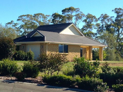 The Villa On Pine Tree - Tourism Townsville 0