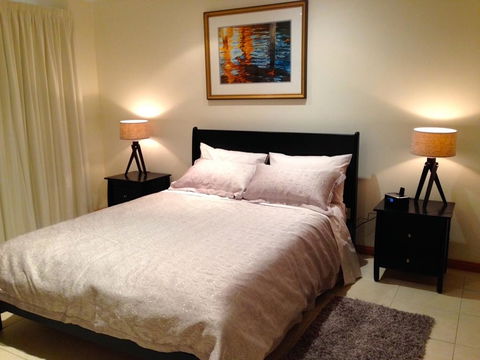The Villa On Pine Tree - Tourism Townsville 3