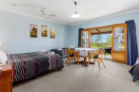 The Vineyard Motel - Tourism Townsville 3