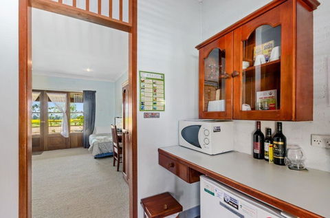 The Vineyard Motel - Tourism Townsville 1