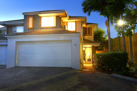 Theme Park HolidayTownhouse - Tourism Townsville 0