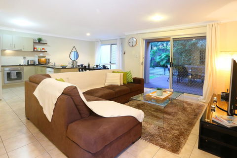 Theme Park HolidayTownhouse - Tourism Townsville 3