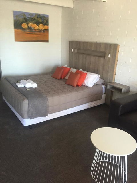 Thomas Lodge Motel - Tourism Townsville 0