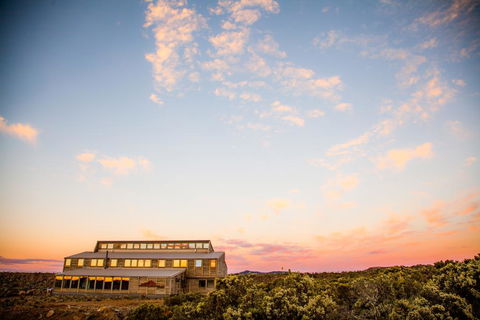Thousand Lakes Lodge - Tourism Townsville 0