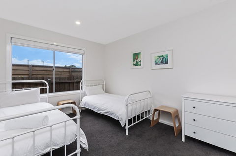 Thunder Point Cottage - Tourism Townsville 2