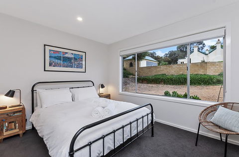 Thunder Point Cottage - Tourism Townsville 1