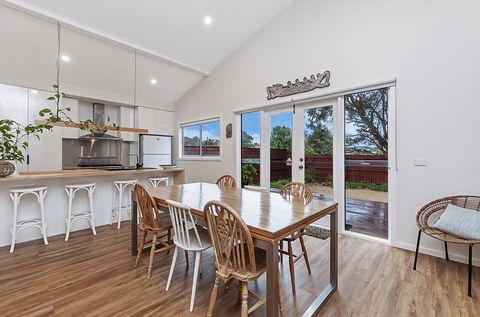 Thunder Point Cottage - Tourism Townsville 0