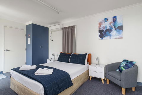 Tin Can Bay's Sleepy Lagoon Motel - Tourism Townsville 3