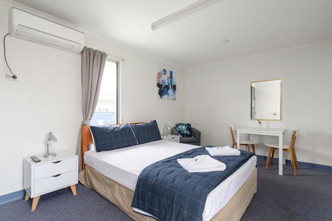 Tin Can Bay's Sleepy Lagoon Motel - Tourism Townsville 2