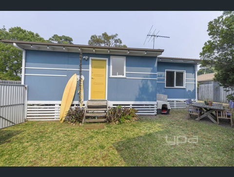 Toot Toot ! 50s Classic Beach House With Bungalow - Tourism Townsville 3