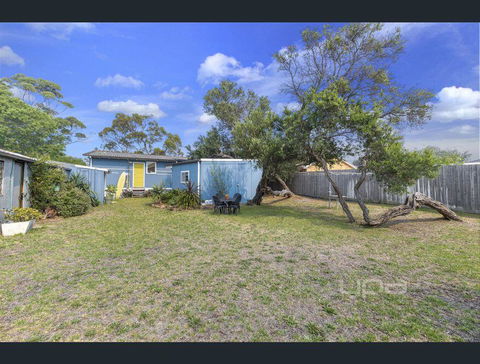 Toot Toot ! 50s Classic Beach House With Bungalow - Tourism Townsville 2