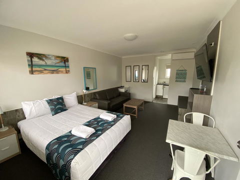 Top Of The Town Motor Inn - Tourism Townsville 0