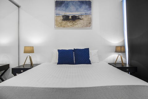 Top Floor 3 Bed Apartment With Million Dollar Views - Tourism Townsville 3