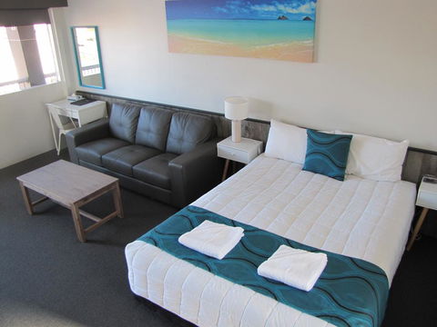 Top Of The Town Motor Inn - Tourism Townsville 2
