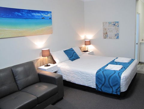 Top Of The Town Motor Inn - Tourism Townsville 1