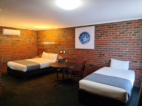 Town House Motor Inn - Tourism Townsville 1