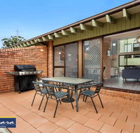 Townhouse 9 'Bay Parklands' 2 Gowrie Ave - pool views  tennis court - Tourism Townsville