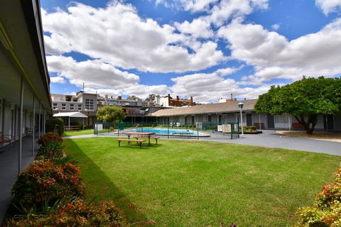 Townhouse Motel Cowra - Tourism Townsville 2