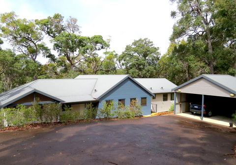 Treehouse - 3 Acre Elevated Nature Setting - Tourism Townsville 1