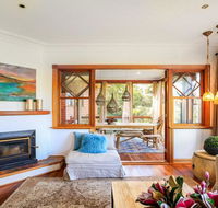 Treetops - elegant inviting designer cedar home - Tourism Townsville