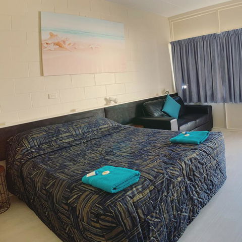 Tropical City Motor Inn - Tourism Townsville 3