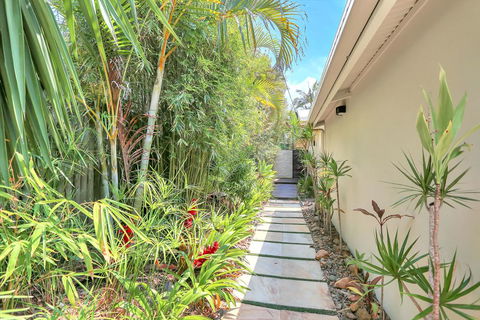 Tropical Oasis - Tourism Townsville 2