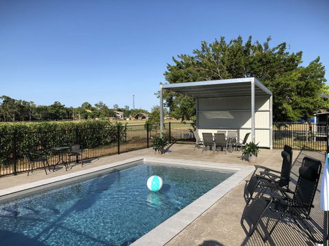 Tropical Retreat - Tourism Townsville 2