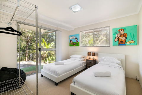 Tropical Townhouse With Two Courtyards And Pool - Tourism Townsville 2