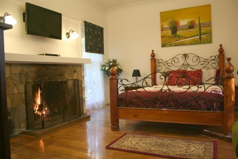 Tudor Cottages - Tourism Townsville 0