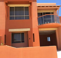 Tuscany Townhouse 3-4 - Tourism Townsville